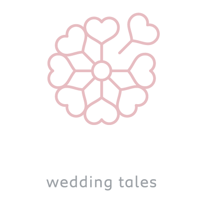 Logo di Enfasee con un fiore fatto da petali di cuori rosa e la scritta del payoff "wedding tales"